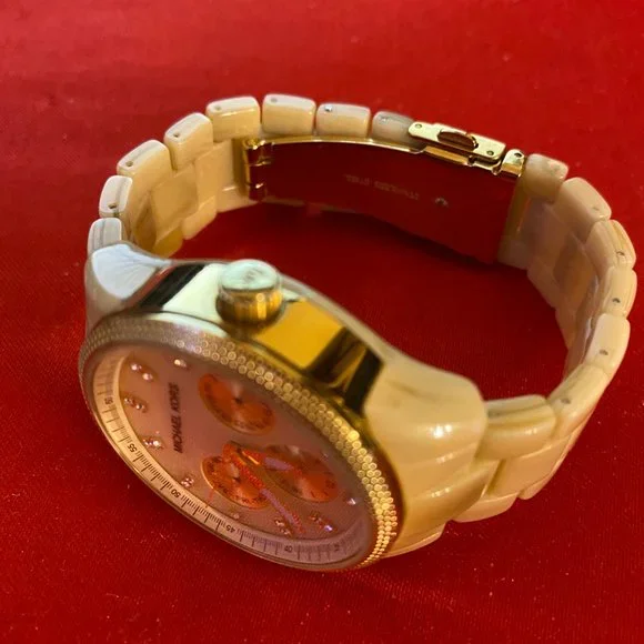 MICHAEL KORS Jet Set Horn Ladies Watch display picture 2